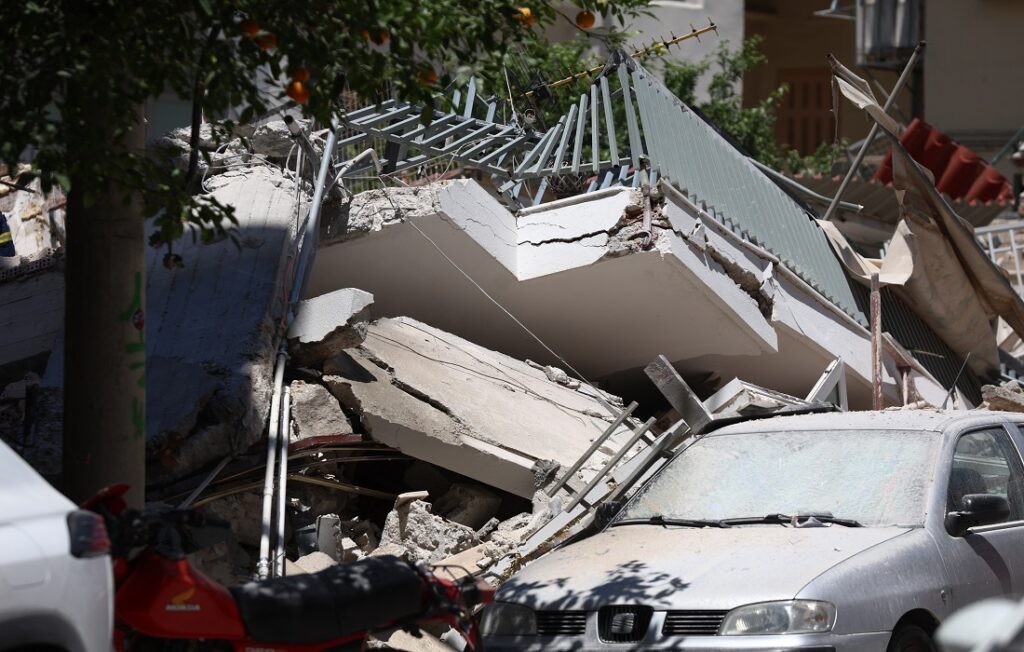 Πετράλωνα: Οι πρώτες εικόνες μετά την κατάρρευση της πολυκατοικίας