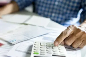 Νέα ρύθμιση για 72 δόσεις σε εφορία και Ταμεία