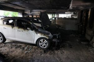 Πέθανε η μητέρα της πολιτεύτριας της ΝΔ που νοσηλευόταν με εγκαύματα μετά την επίθεση με γκαζάκια