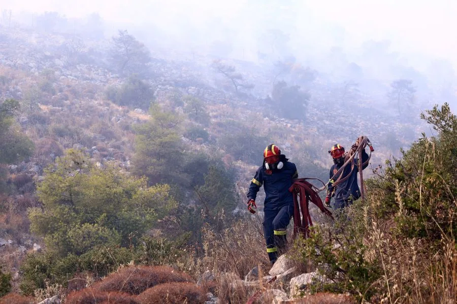 Βελτιωμένη η εικόνα της πυρκαγιάς στο Ποικίλο Όρος