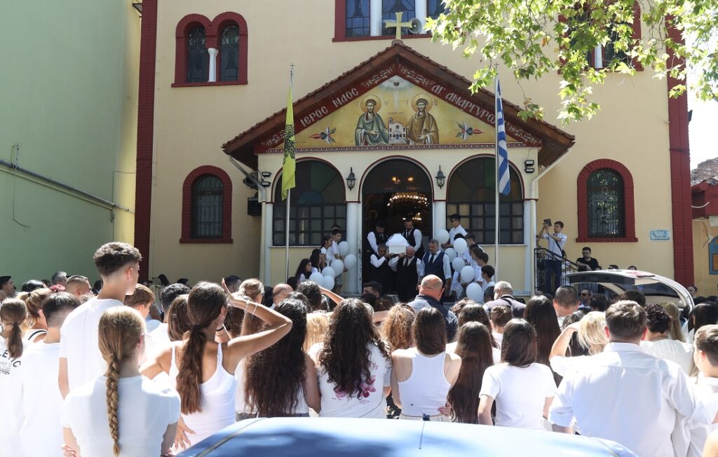 Συγκίνηση στην κηδεία της 15χρονης ποδοσφαιρίστριας του ΠΑΟΚ