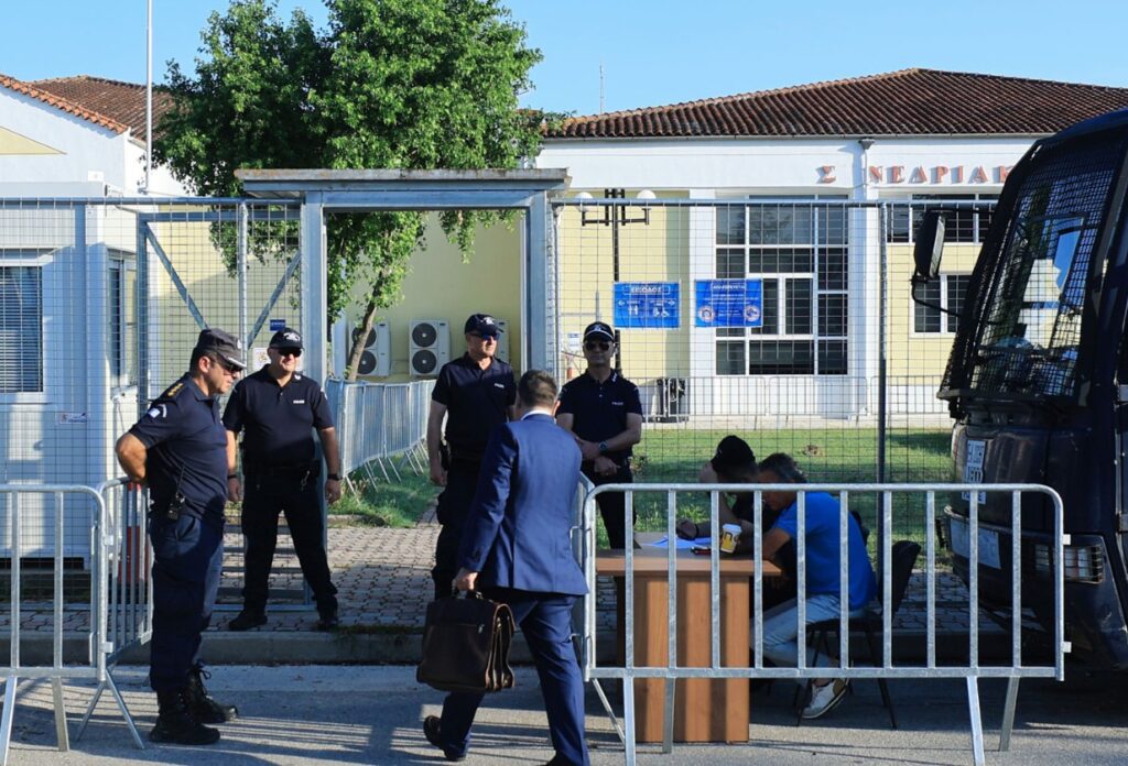 Λάρισα: Συνεχίζεται η Δίκη για τα Τέμπη