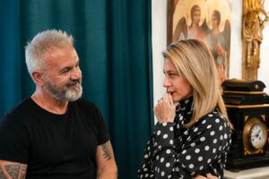 Θηβαίος κατά Καρυστιανού: «Προσπαθεί επικοινωνιακά να καπηλευτεί συναυλία μου στη Λάρισα»