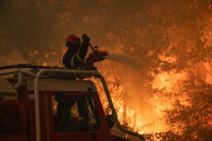 Μεγάλες πυρκαγιές και εντολή εκκένωσης για 13 κοινότητες στην Ισπανία – Νέες εκκενώσεις κοινοτήτων στη Γαλλία