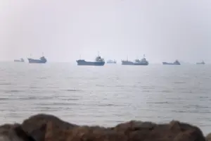 ΗΠΑ και Ιράν αναστέλλουν για δεύτερη ημέρα τις επιθέσεις