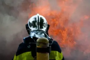 Γαλλία: Νεκροί δύο πυροσβέστες σε κατάσβεση πυρκαγιάς