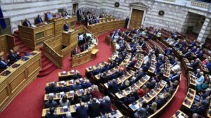 Φουντώνουν τα σενάρια για πρόωρες εκλογές