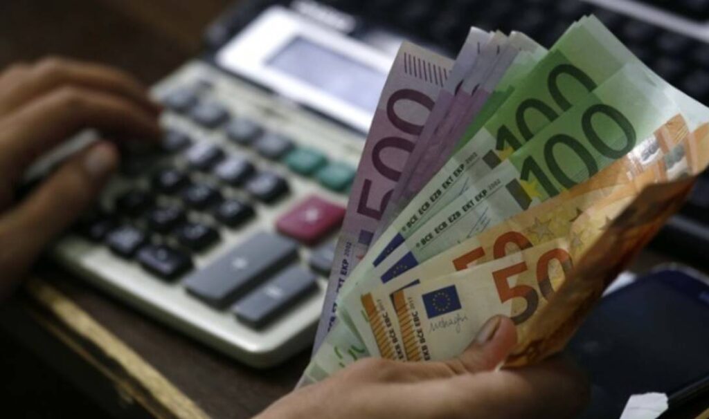 «Πνίγονται» στα χρέη οι Έλληνες – Πάνω από 4,2 εκατομμύρια πολίτες στα «δίχτυα» της Εφορίας