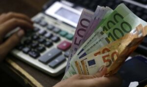 «Πνίγονται» στα χρέη οι Έλληνες – Πάνω από 4,2 εκατομμύρια πολίτες στα «δίχτυα» της Εφορίας