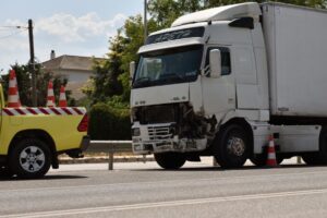Πρέβεζα: Σφοδρή καραμπόλα νταλίκας με τρία ΙΧ – Οκτώ τραυματίες