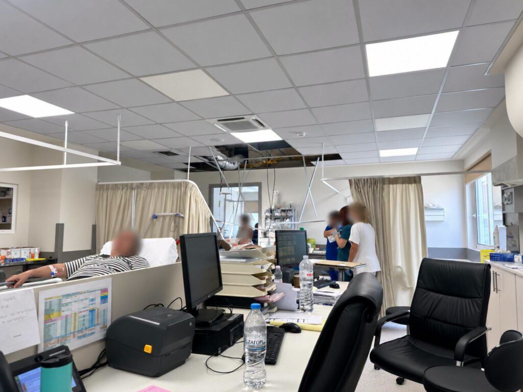 Κατέρρευσε τμήμα της οροφής στο Νοσοκομείο Κορίνθου λίγες μέρες μετά τα εγκαίνια από τον Α. Γεωργιάδη