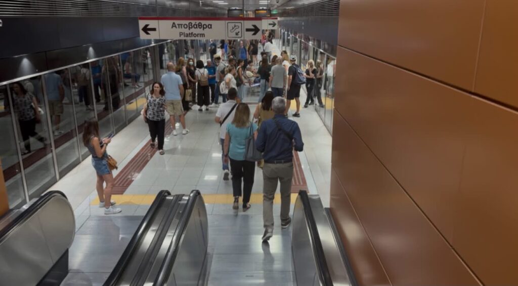 Πρωινή ταλαιπωρία στο Μετρό Θεσσαλονίκης: Τεχνικό πρόβλημα καθήλωσε τους συρμούς