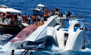 Ναυάγιο στην Κερύνεια: Μαρτυρίες που συγκλονίζουν, ερωτήματα για τα αίτια και αγωνία για τους αγνοούμενους