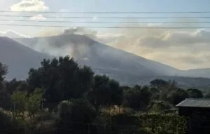 112 για φωτιά στον Κουβαρά Αττικής