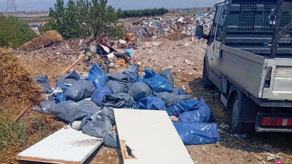 Θεσσαλονίκη: Μετέτρεψαν χωράφι σε χωματερή