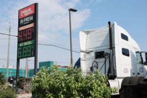Πετρέλαιο: «Μπουρλότο» στις τιμές του ντίζελ αν «παγώσουν» οι εξαγωγές από τις ΗΠΑ