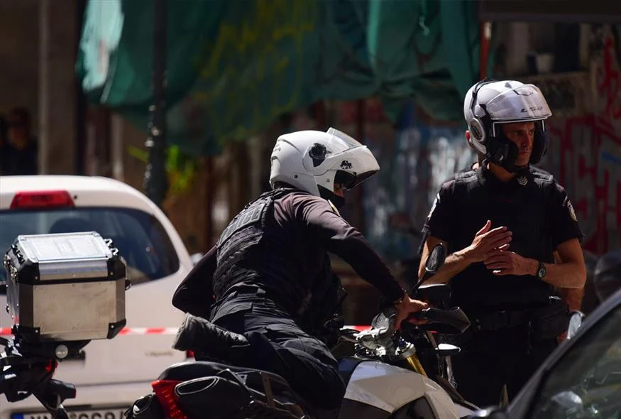 Θεσσαλονίκη: Χειροπέδες σε 18χρονο για μεταφορά παράνομων μεταναστών