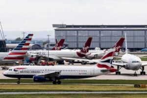Χάος στα αεροδρόμια της Βρετανίας λόγω τεχνικού προβλήματος