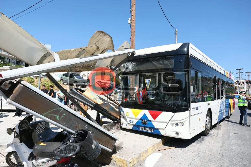Θεσσαλονίκη: Λεωφορείο έπεσε σε στάση όπου περίμενε κόσμος