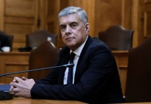 Τέμπη – Μπάζωμα: Οι αλχημείες Αγοραστού με τα «έγγραφα AI» και η αθόρυβη διαγραφή τους
