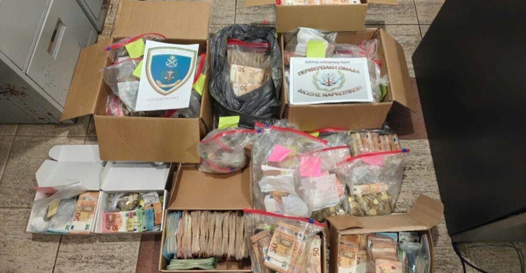 Συλλήψεις για ναρκωτικά σε Πειραιά και Ρόδο – Κατασχέθηκαν πάνω από 950.000 ευρώ