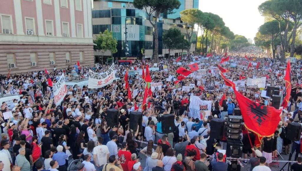 Αλβανία: 101 ημέρες διαδηλώσεων και συγκρούσεων