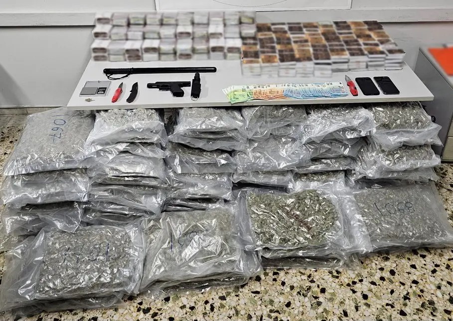Εφερναν ναρκωτικά από την Ισπανία στην Ελλάδα σε κρύπτες οχημάτων: Δύο συλλήψεις – Κατασχέθηκαν 174 κιλά κάνναβης (ΒΙΝΤΕΟ)
