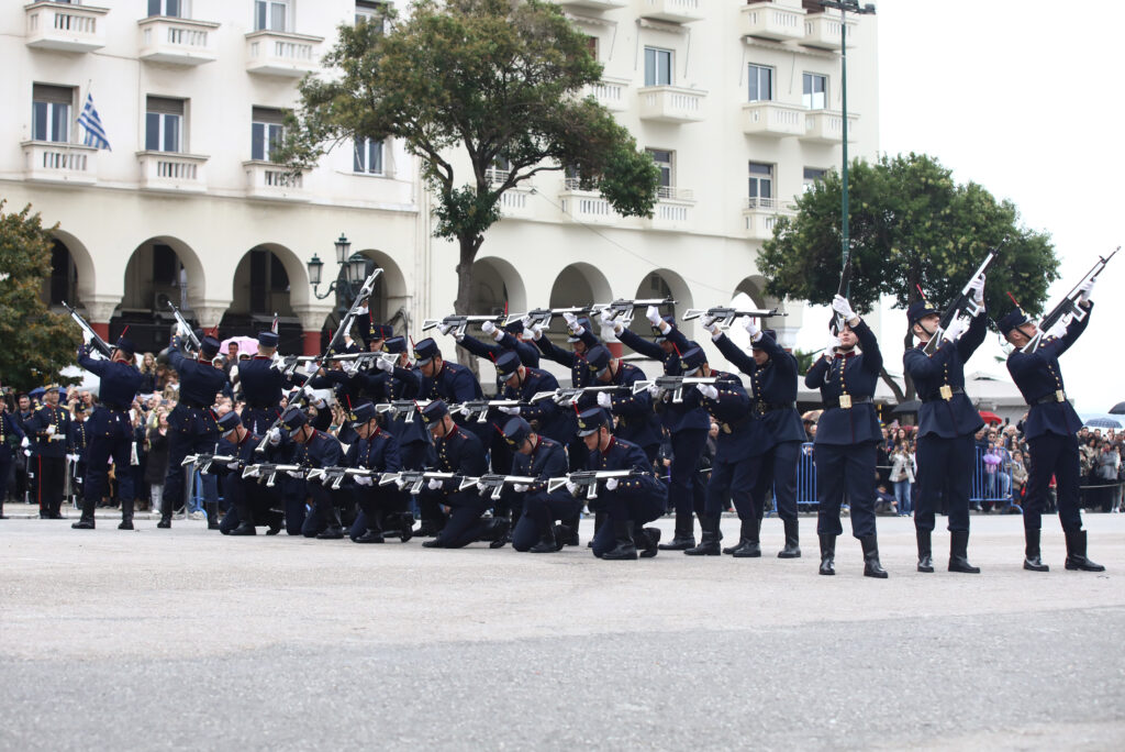 Εντυπωσίασαν οι σπουδαστές της ΣΣΑΣ στην πλατεία Αριστοτέλους