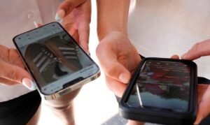 Social media τέλος για τους κάτω των 15 από 1η Ιανουαρίου