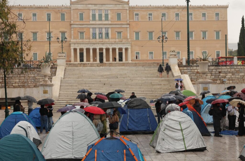 «Προνόμιο για λίγους» η δωρεάν Παιδεία: 3.666 επιτυχόντες των Πανελλαδικών εκτός Πανεπιστημίου λόγω ακρίβειας και ενοικίων