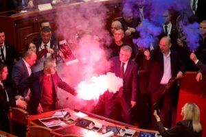 Σκηνές χάους στο Αλβανικό κοινοβούλιο