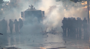 Άγρια επεισόδια στην Αλβανία