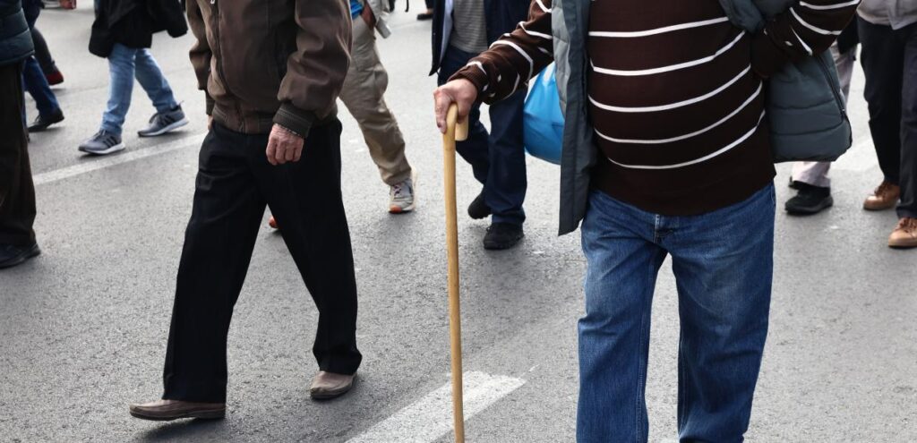 Τραγική επιβεβαίωση: Κάτω και από το βασικό μισθό οι συντάξεις