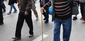 Τραγική επιβεβαίωση: Κάτω και από το βασικό μισθό οι συντάξεις