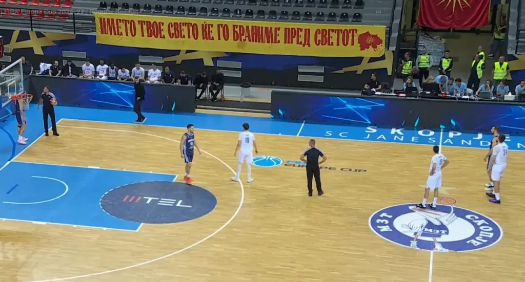 Αισχρή Σκοπιανη πρόκληση με επεκτατικό χάρτη στον αγώνα του Ηρακλή – Οργισμένη καταγγελία